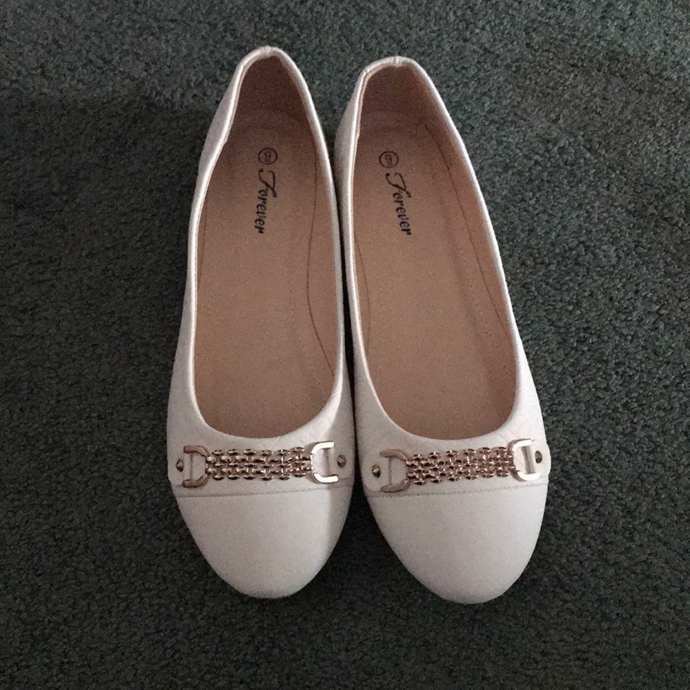 Flat shoes